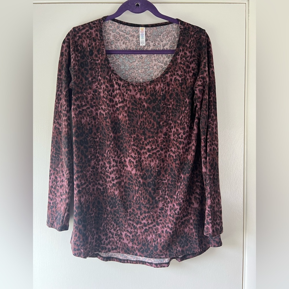 Lularoe Lynnae Long Sleeve Scoop Neck Top Plum Leopard Animal Print